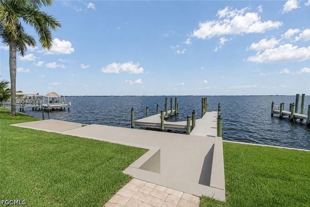 2262 SE 28th ST, Cape Coral, FL 33904