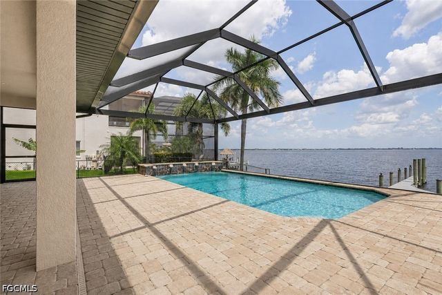 2262 SE 28th ST, Cape Coral, FL 33904
