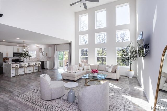 7474 Shadow Point Drive, St Louis, MO 63129