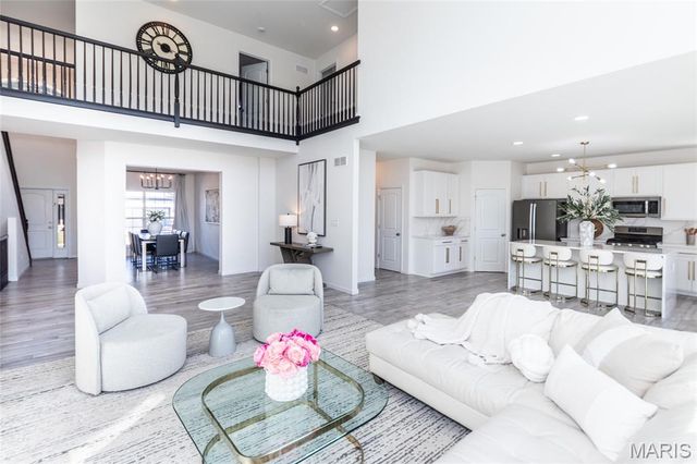 7474 Shadow Point Drive, St Louis, MO 63129