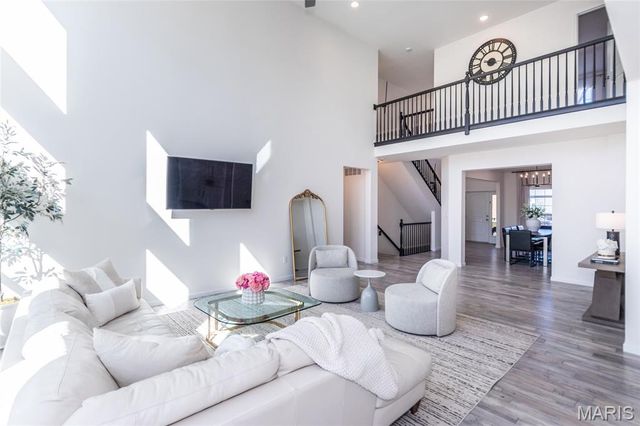 7474 Shadow Point Drive, St Louis, MO 63129