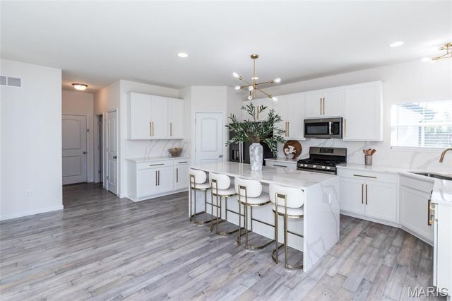 7474 Shadow Point Drive, St Louis, MO 63129