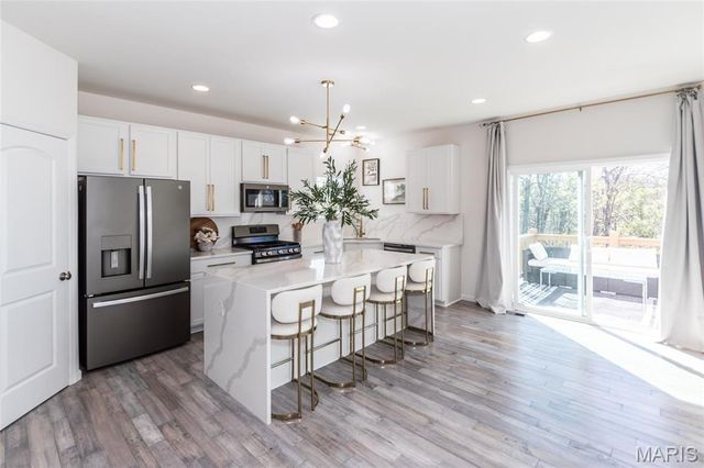 7474 Shadow Point Drive, St Louis, MO 63129