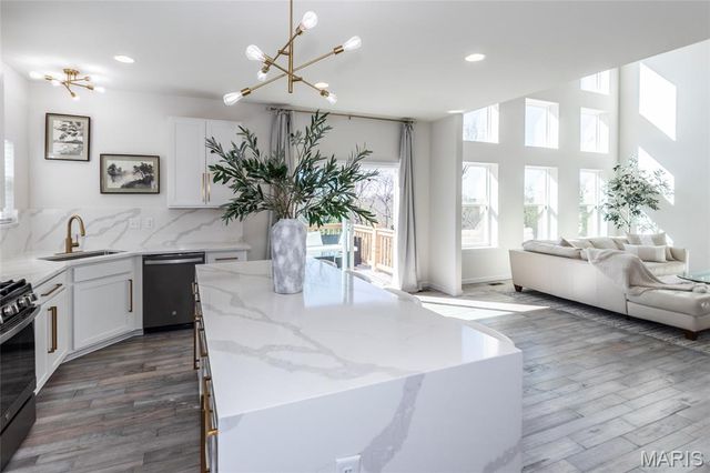 7474 Shadow Point Drive, St Louis, MO 63129