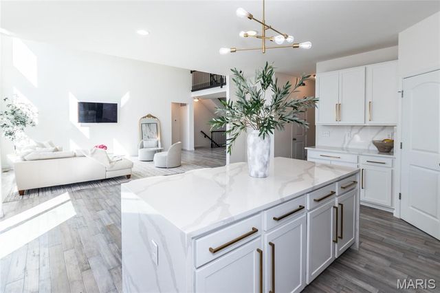 7474 Shadow Point Drive, St Louis, MO 63129