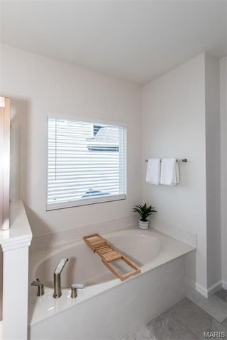 7474 Shadow Point Drive, St Louis, MO 63129