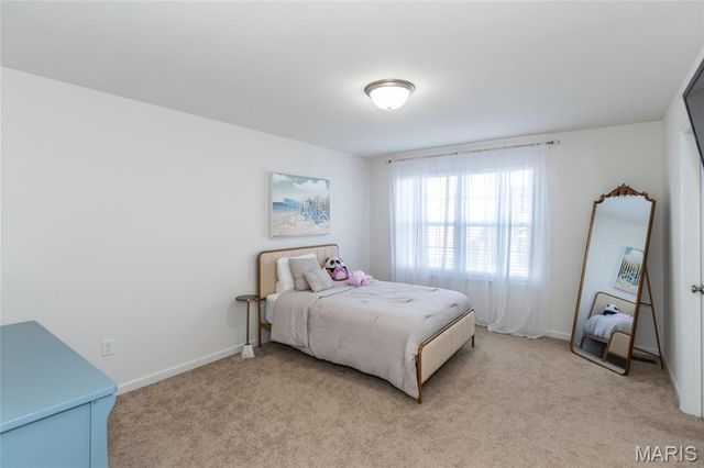 7474 Shadow Point Drive, St Louis, MO 63129