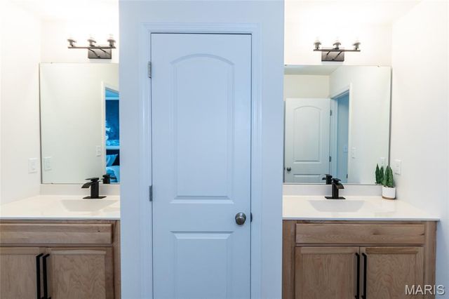 7474 Shadow Point Drive, St Louis, MO 63129