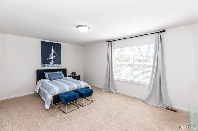 7474 Shadow Point Drive, St Louis, MO 63129