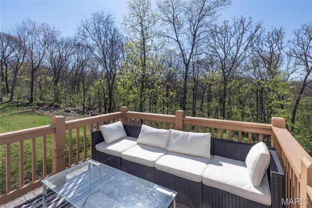 7474 Shadow Point Drive, St Louis, MO 63129