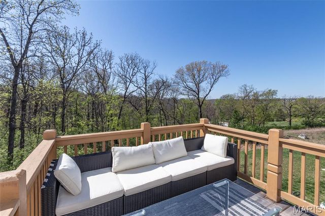 7474 Shadow Point Drive, St Louis, MO 63129
