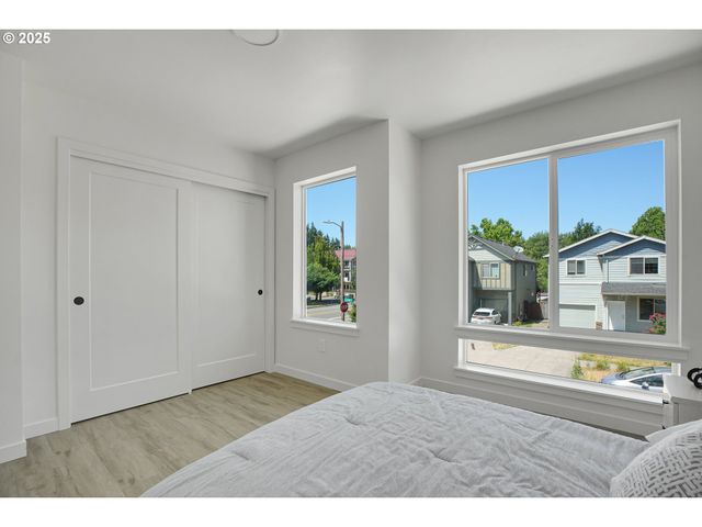 14828 Ne Couch St 5, Portland, OR 97230