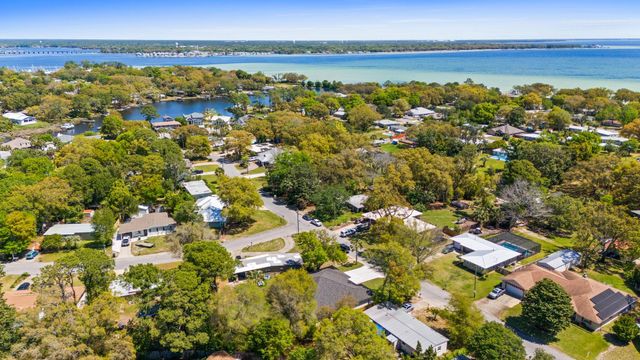 85 NE Laurie Drive, Fort Walton Beach, FL 32548