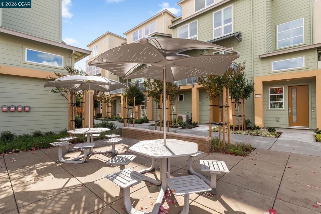 Image 3 of property listing at 27261 27261 Cosmo Court, Hayward, CA 94544