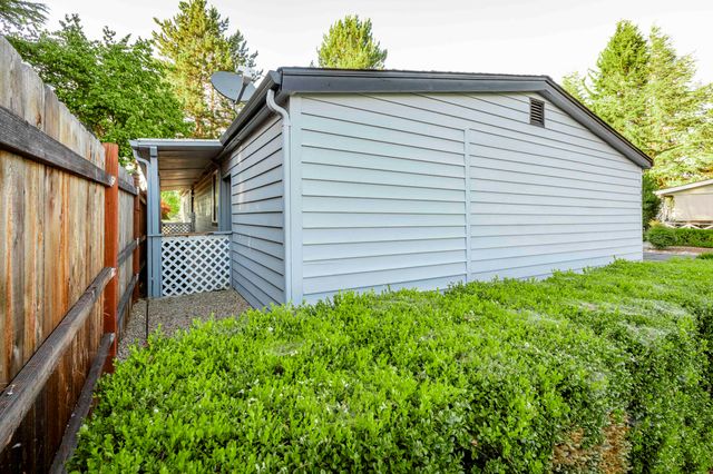 1010 Hemlock Lane, Grants Pass, OR 97527