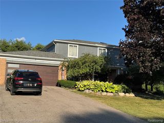 6043 Ledgeway Drive, West Bloomfield, MI 48322