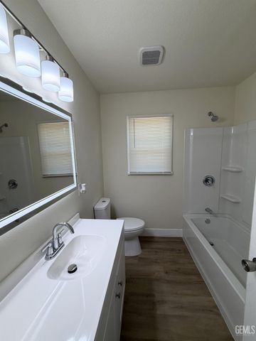 301 Harding Avenue, Bakersfield, CA 93308