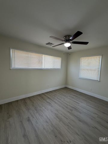 301 Harding Avenue, Bakersfield, CA 93308