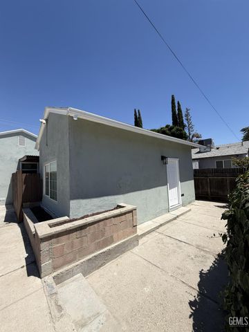 301 Harding Avenue, Bakersfield, CA 93308