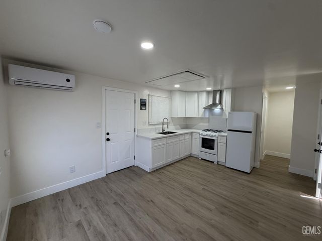 301 Harding Avenue, Bakersfield, CA 93308