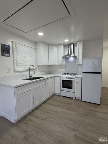 301 Harding Avenue, Bakersfield, CA 93308