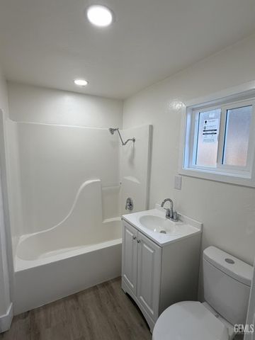 301 Harding Avenue, Bakersfield, CA 93308