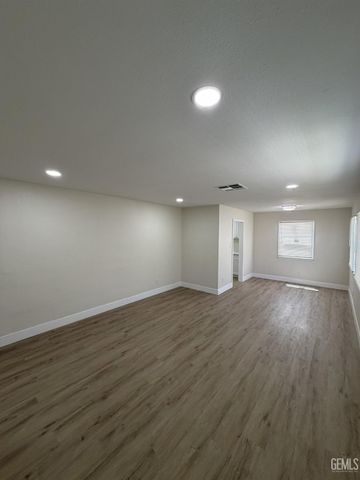 301 Harding Avenue, Bakersfield, CA 93308