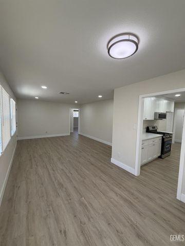 301 Harding Avenue, Bakersfield, CA 93308