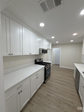 301 Harding Avenue, Bakersfield, CA 93308