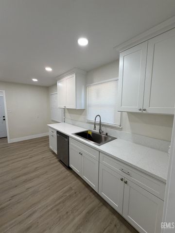 301 Harding Avenue, Bakersfield, CA 93308