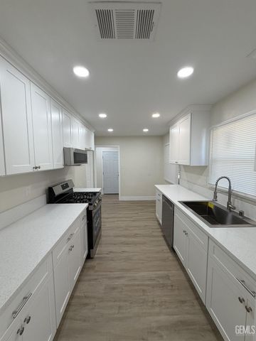 301 Harding Avenue, Bakersfield, CA 93308