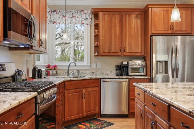 166 E Shore Drive, Rockwood, TN 37854