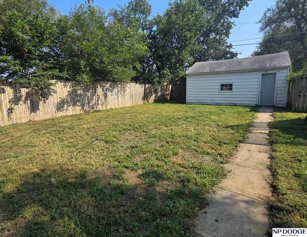 1001 Nelson Street, Lincoln, NE 68521
