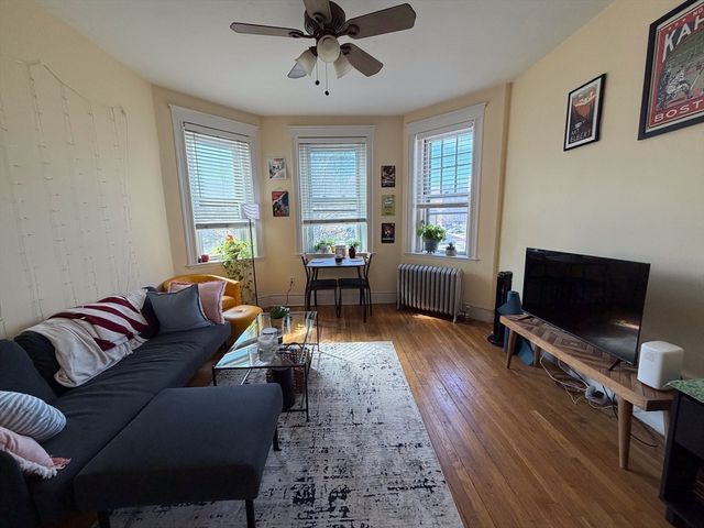 1568 Commonwealth Ave 6, Boston, MA 02135