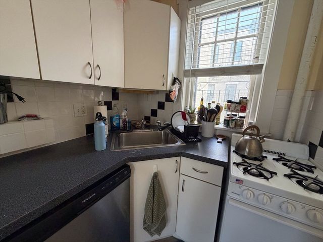 1568 Commonwealth Ave 6, Boston, MA 02135