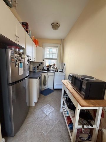 1568 Commonwealth Ave 6, Boston, MA 02135