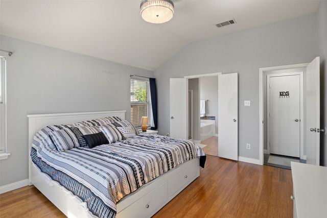 901 Timber Oaks Court, Arlington, TX 76010