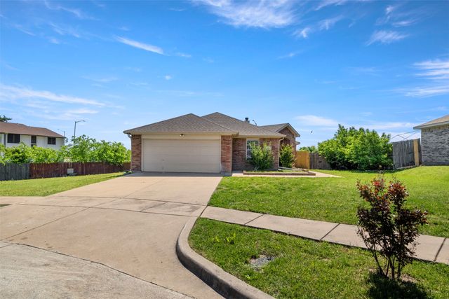 901 Timber Oaks Court, Arlington, TX 76010