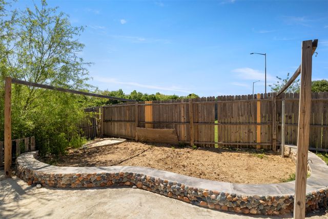 901 Timber Oaks Court, Arlington, TX 76010