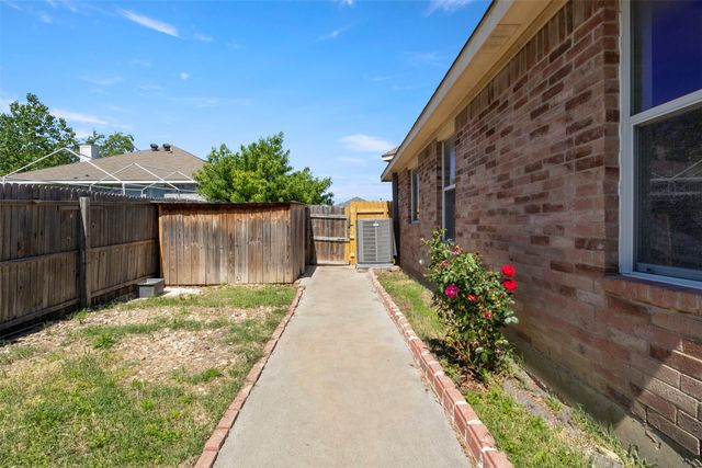 901 Timber Oaks Court, Arlington, TX 76010