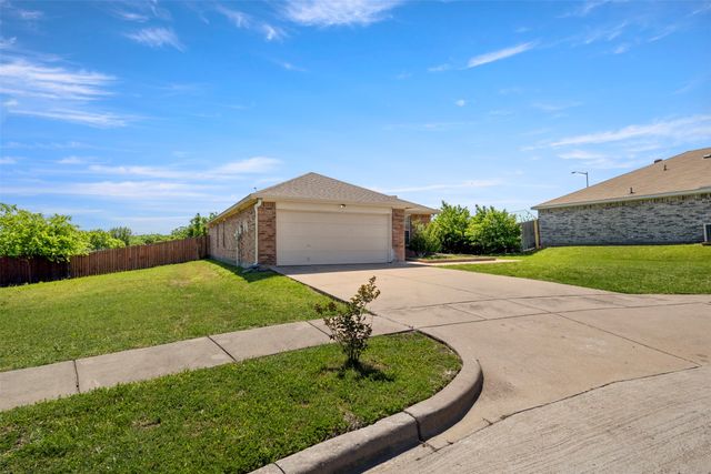 901 Timber Oaks Court, Arlington, TX 76010