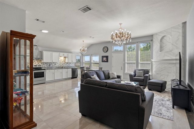 901 Timber Oaks Court, Arlington, TX 76010
