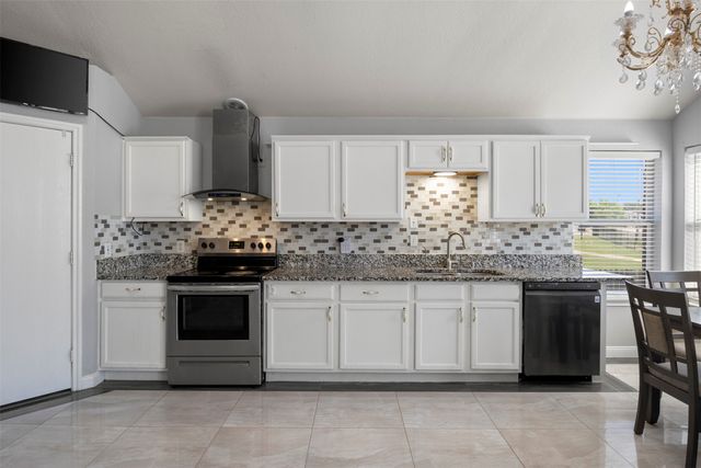 901 Timber Oaks Court, Arlington, TX 76010