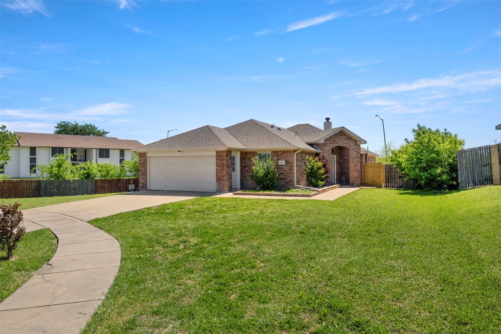 901 Timber Oaks Court, Arlington, TX 76010