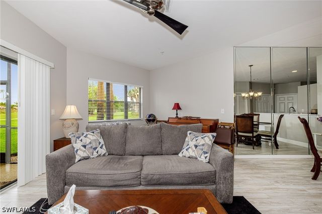 200 Vintage CIR 103, Naples, FL 34119
