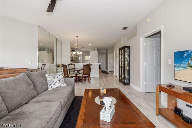 200 Vintage CIR 103, Naples, FL 34119