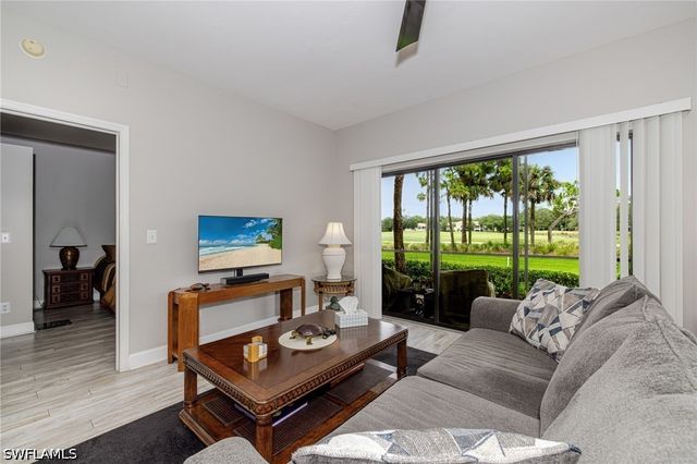 200 Vintage CIR 103, Naples, FL 34119