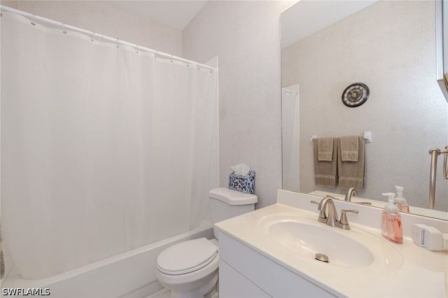 200 Vintage CIR 103, Naples, FL 34119