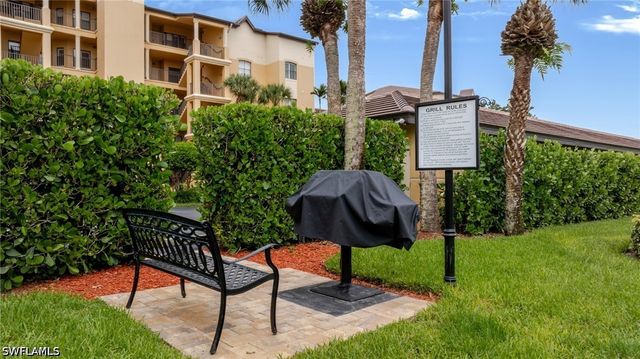 200 Vintage CIR 103, Naples, FL 34119