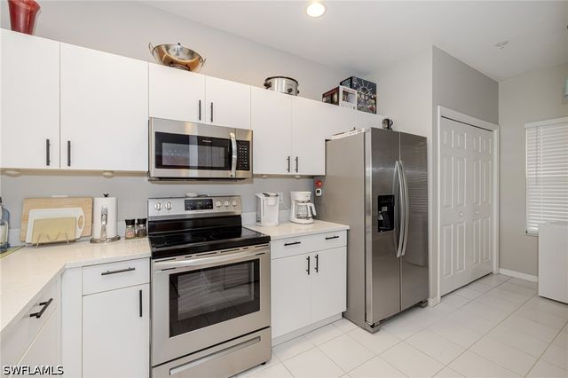 200 Vintage CIR 103, Naples, FL 34119